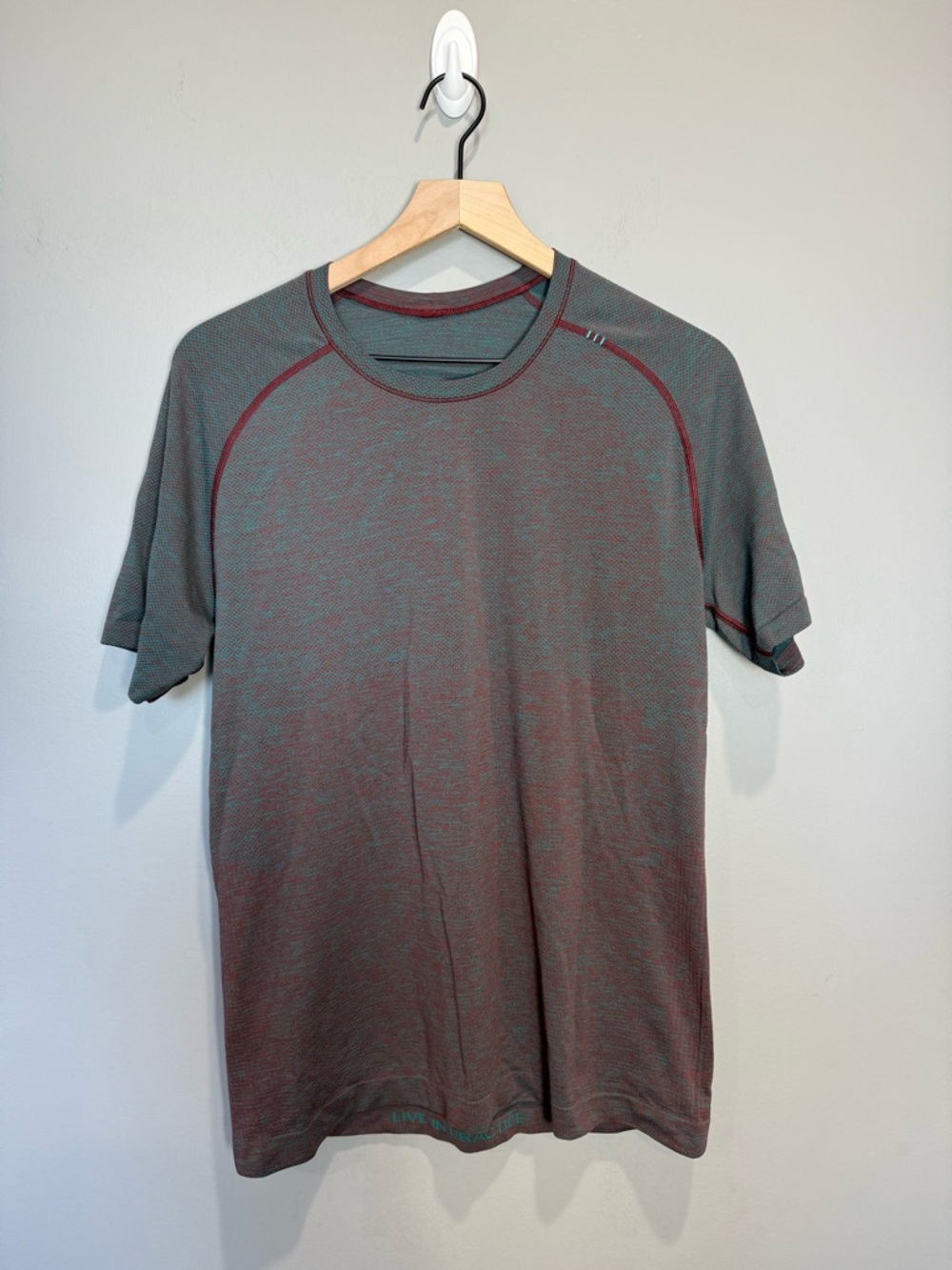 Lululemon Men's Metal Vent Tech Short Sleeve Shirt Sz Medium